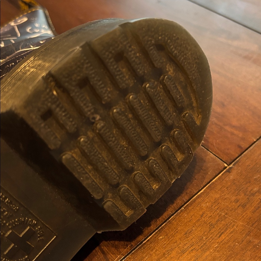 Limited Edition Basquiat Dr. Martens - Picture 15 of 17